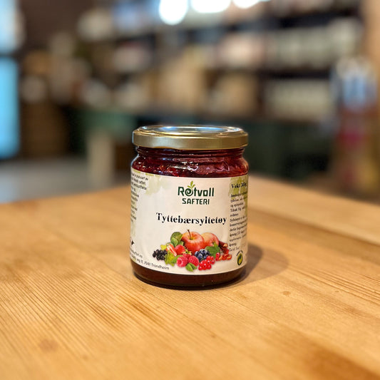 Glass med økologisk tyttebærsyltetøy. Laget på norske bær, uten kunstig tilsetning.